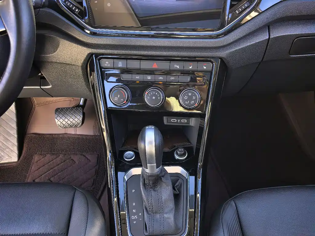 Volkswagen T-Roc — миниатюра 19
