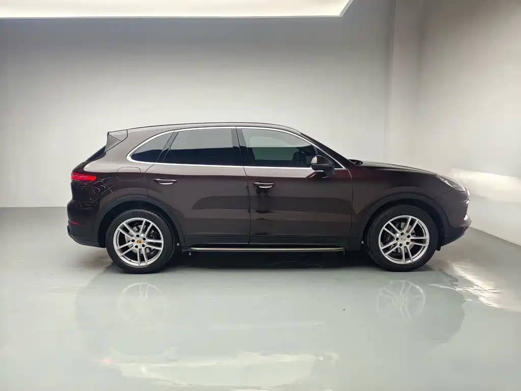 Porsche Cayenne — миниатюра 9