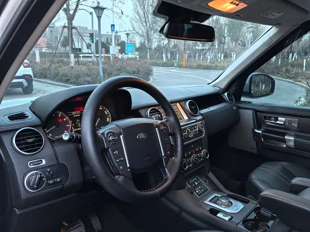 Land Rover Discovery 2016 3.0 SC V6 HSE