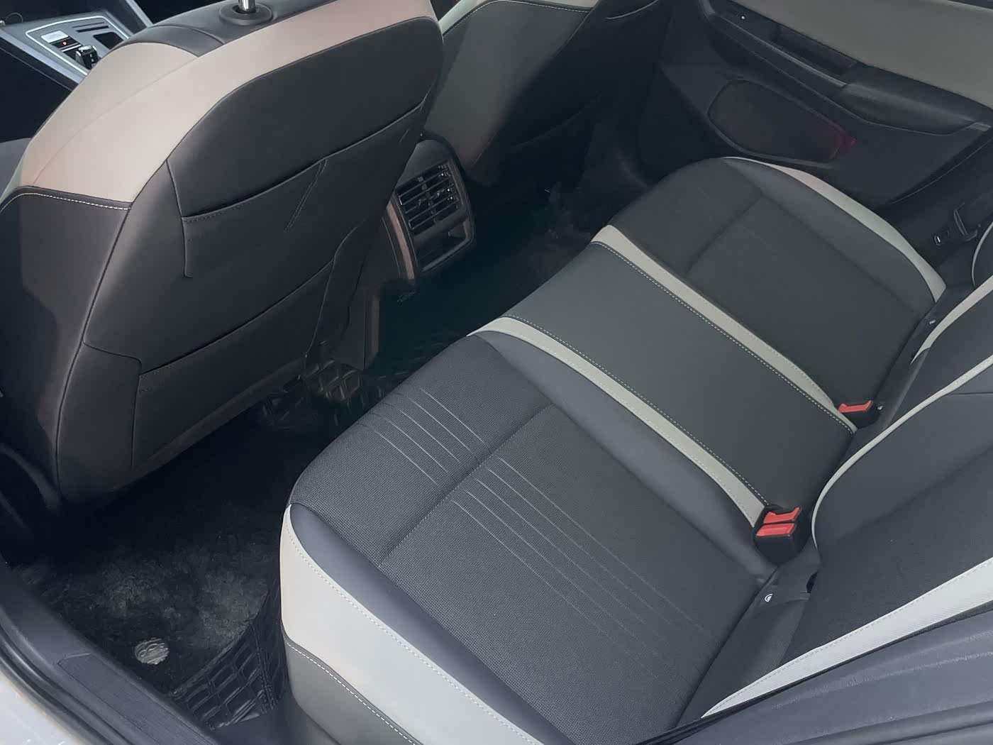 Volkswagen Golf 1.4 л 2023 г. Белый, пробег 19000 км