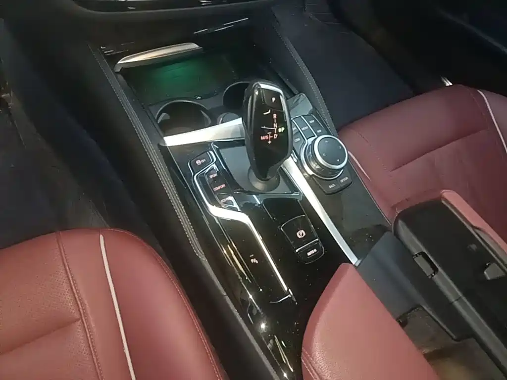 BMW 5 Series — миниатюра 14