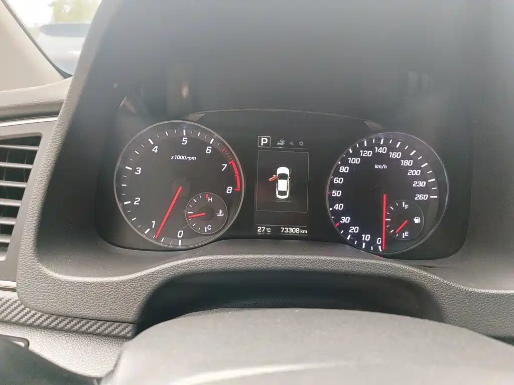 Hyundai Elantra — миниатюра 12