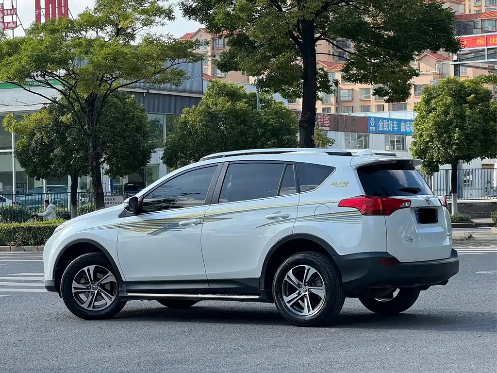 Toyota RAV4 — миниатюра 6