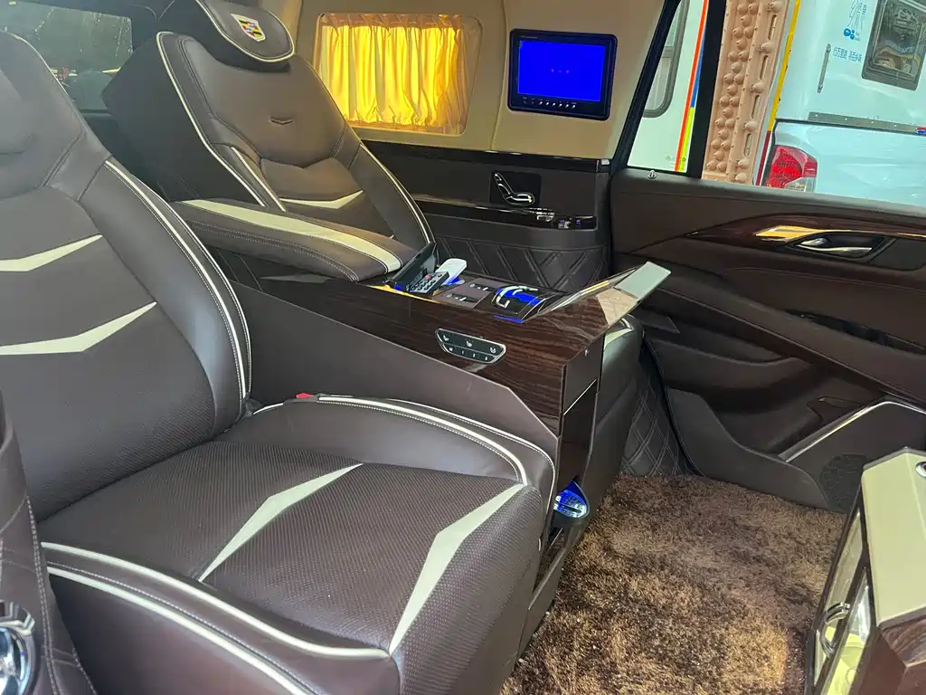Cadillac Escalade - фото 4