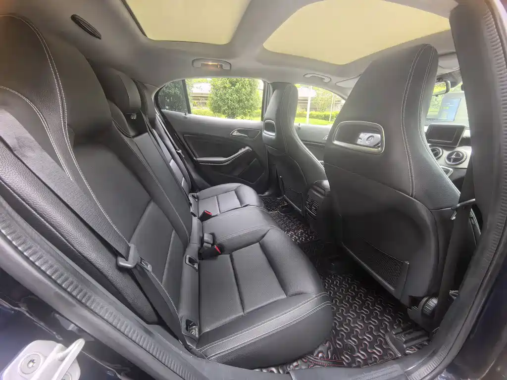 Mercedes-Benz GLA — миниатюра 12