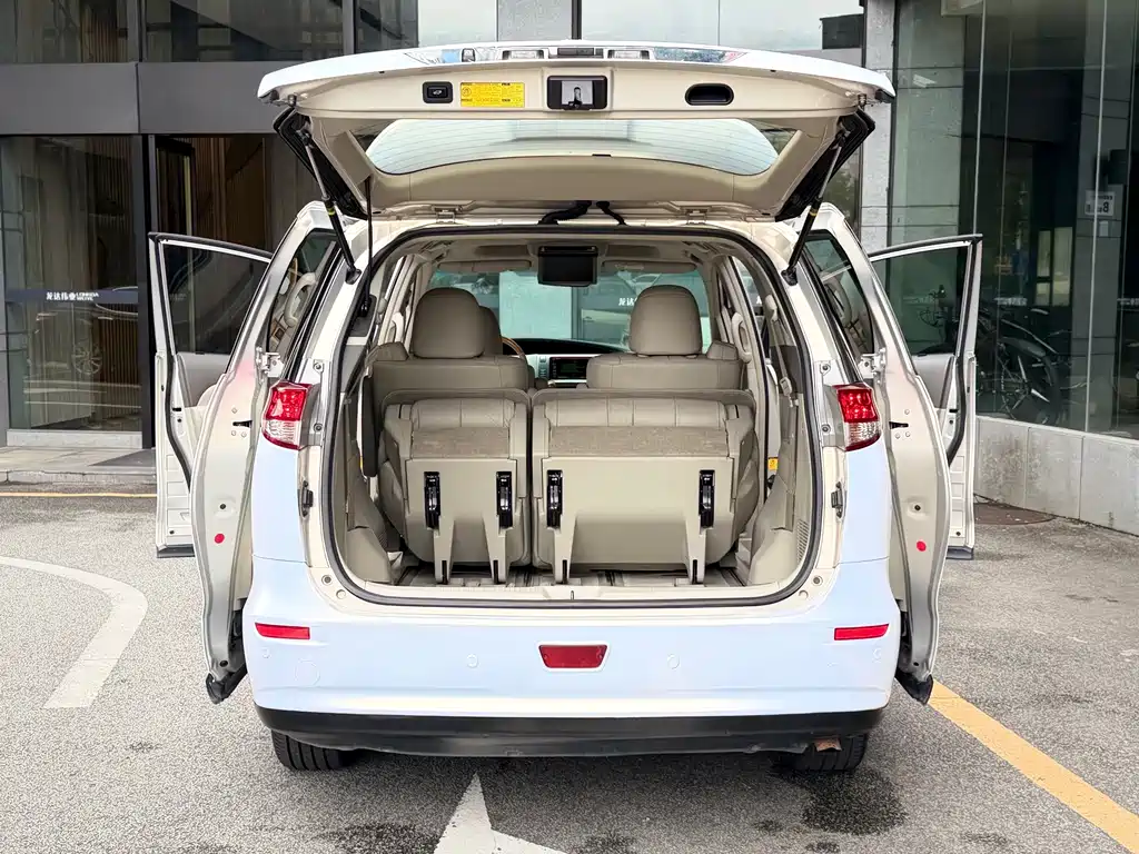 Toyota Previa — миниатюра 17