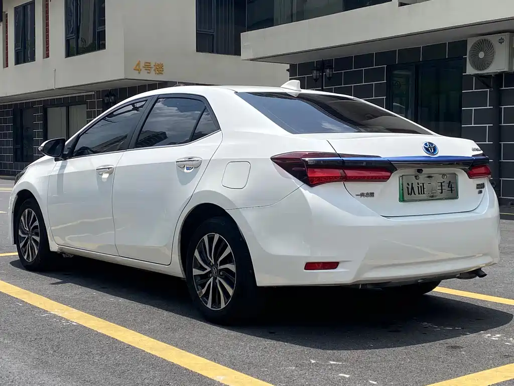 Toyota Corolla Hybrid — миниатюра 6