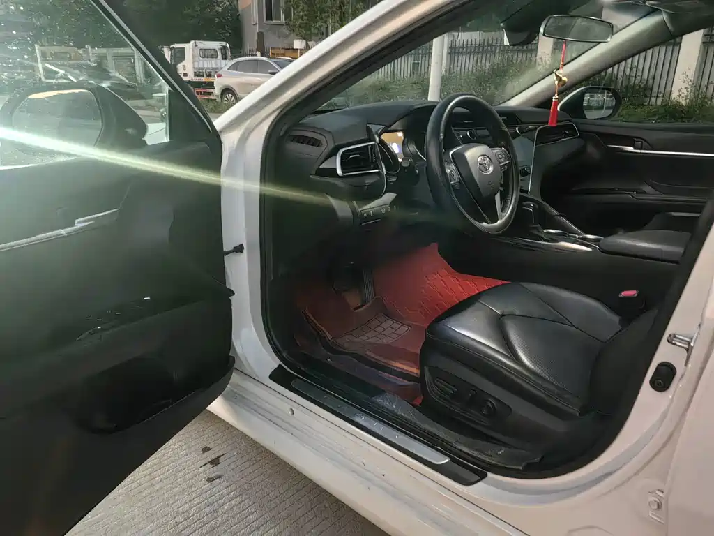Toyota Camry 2019 2.0G Luxury V