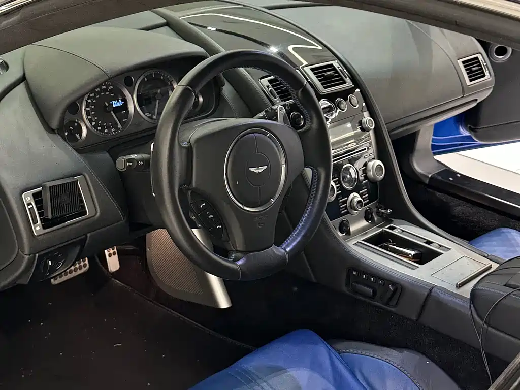 Aston Martin V8 Vantage — миниатюра 8