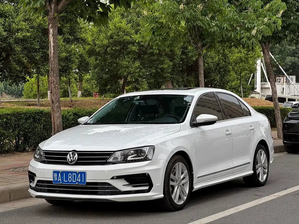 Volkswagen Sagitar 2018
