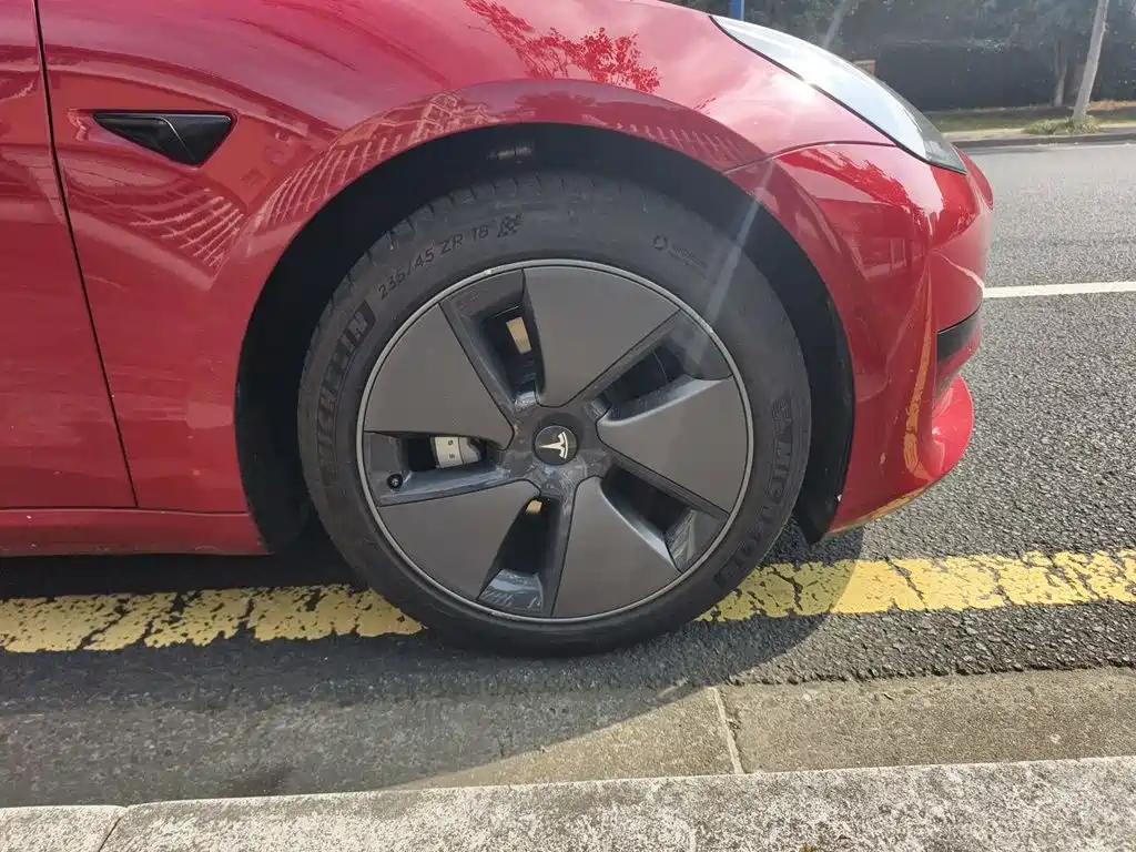 Tesla Model 3 — миниатюра 8