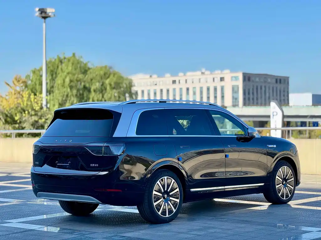 AITO ASK THE WORLD M9