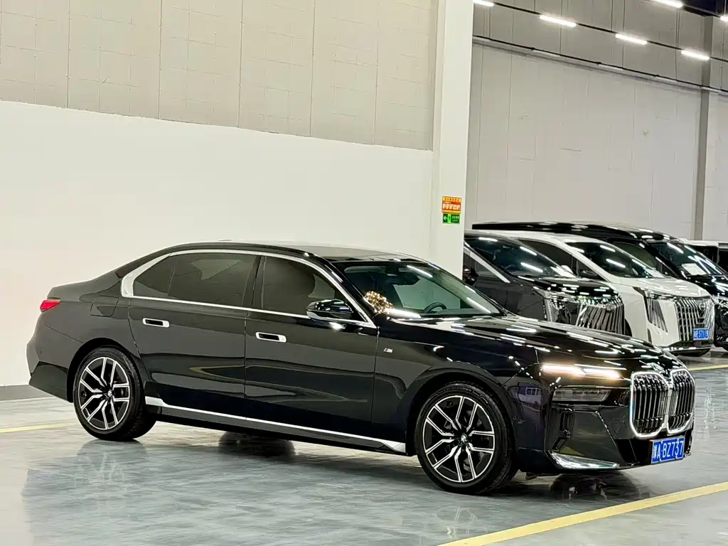 BMW 7 Series — миниатюра 3