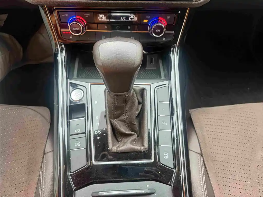 Volkswagen Phideon — миниатюра 12