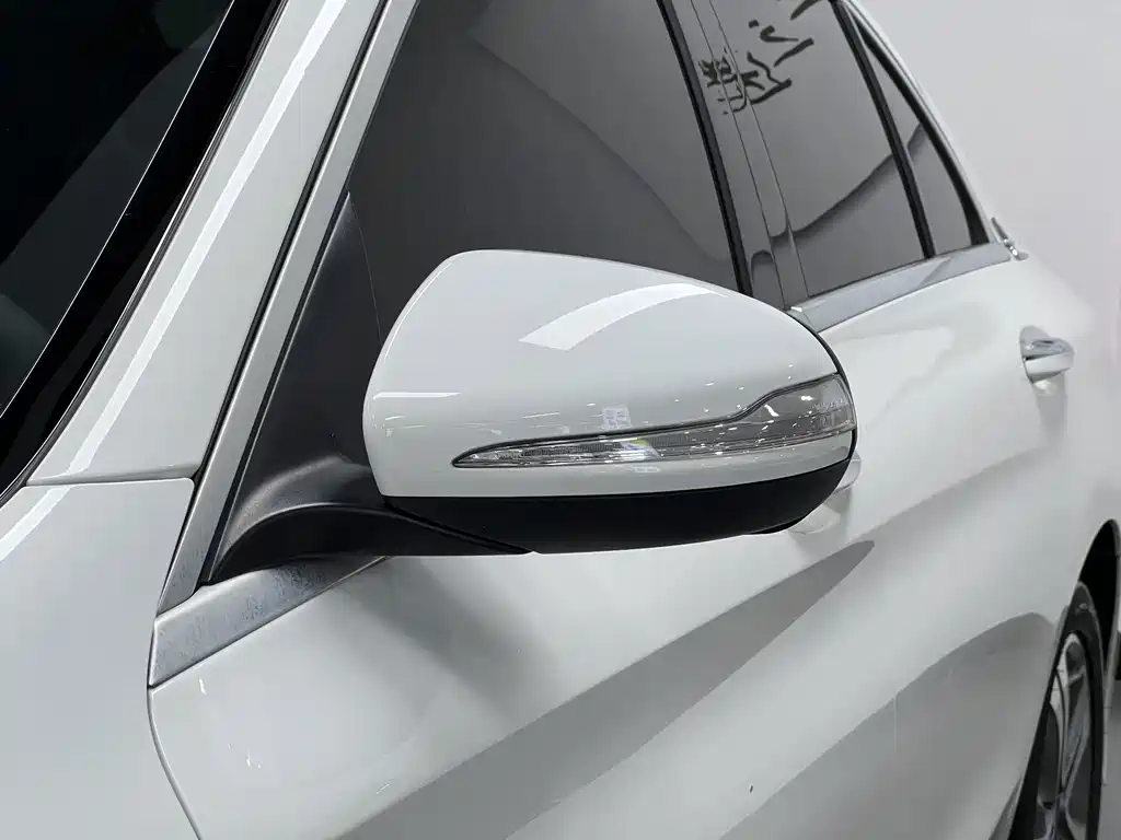 Mercedes-Benz C-Class — миниатюра 11