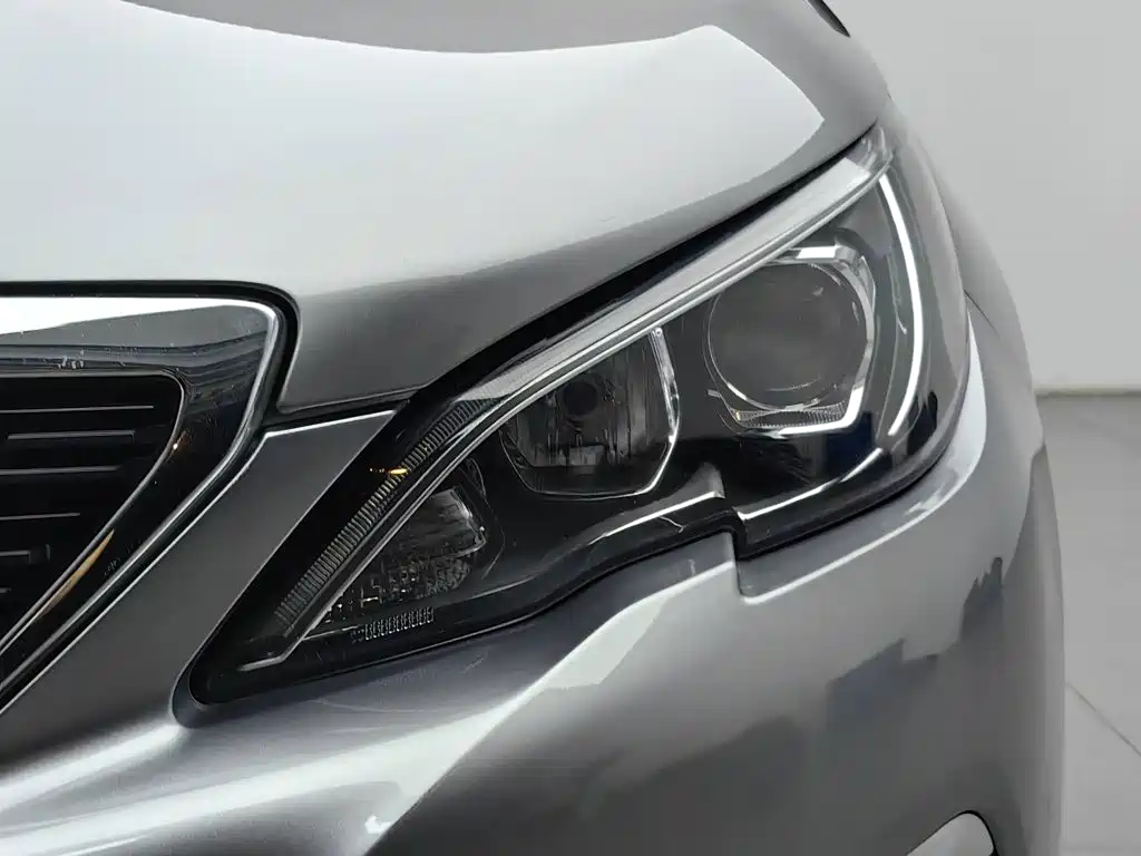 Peugeot 308 — миниатюра 7