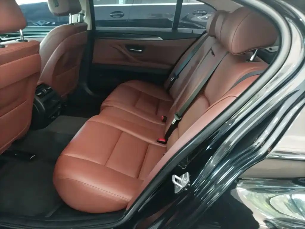 BMW 5 Series — миниатюра 17