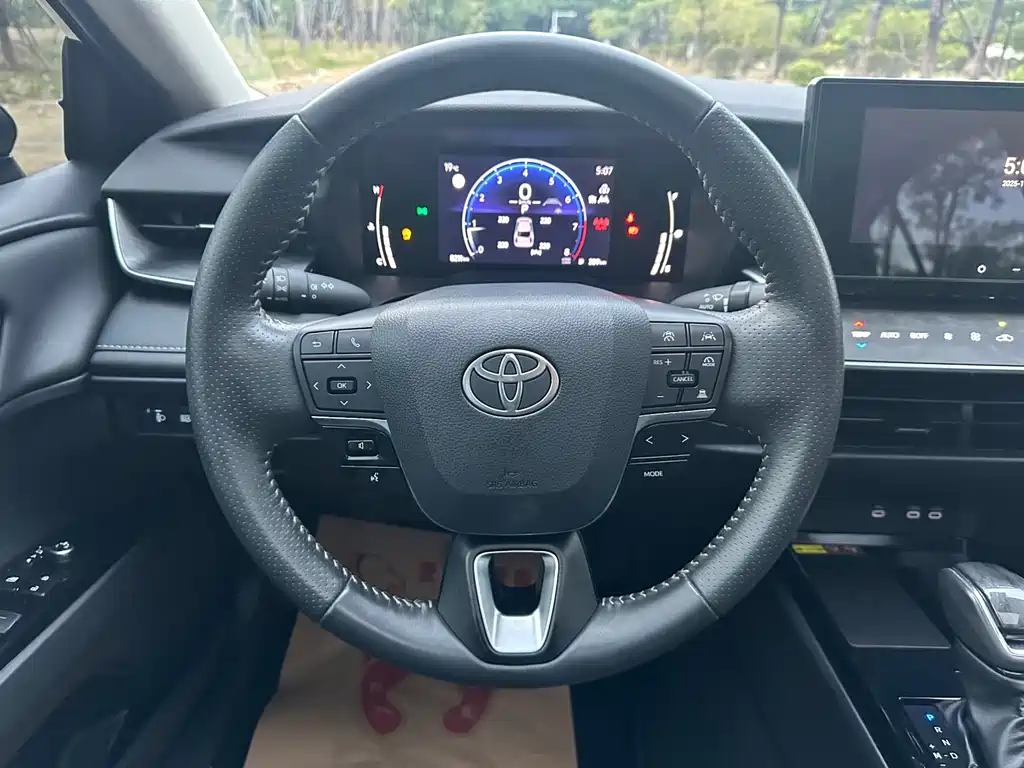 TOYOTA CAMRY