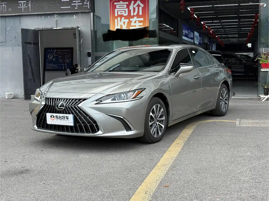 Lexus ES 2024