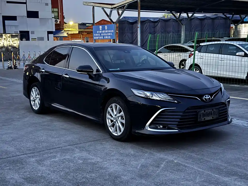 Toyota Camry — миниатюра 3