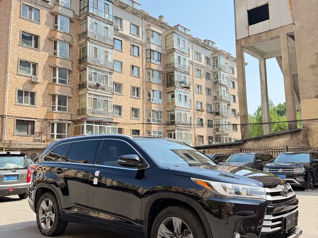 Toyota Highlander 2015 2.0T Luxury 7 мест