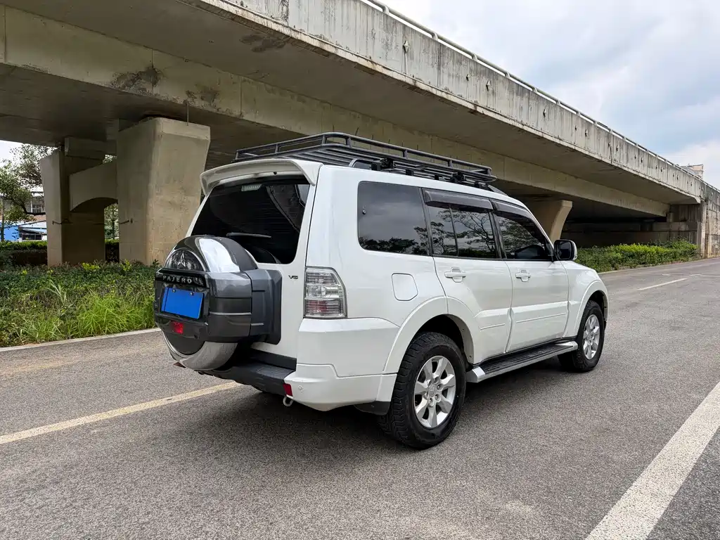 Mitsubishi Pajero (Import) — миниатюра 2