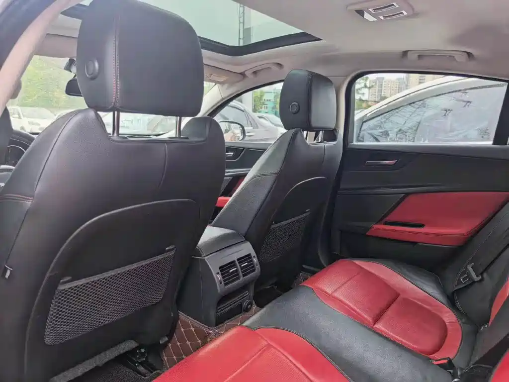Jaguar XE — миниатюра 6