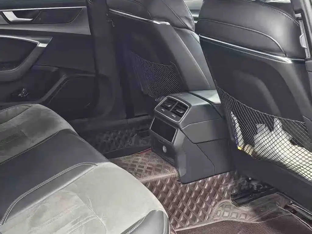 Audi A6L New Energy — миниатюра 11