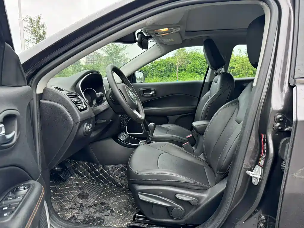 Jeep Compass — миниатюра 7
