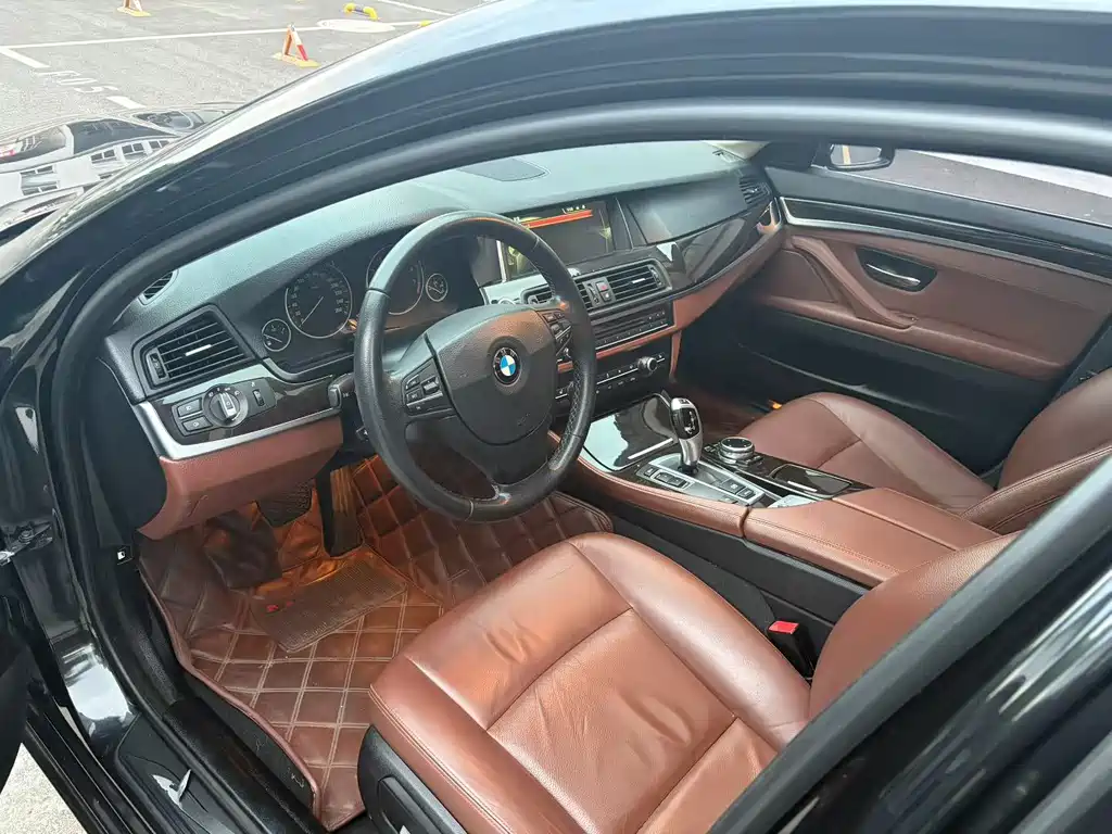 BMW 5 Series — миниатюра 9
