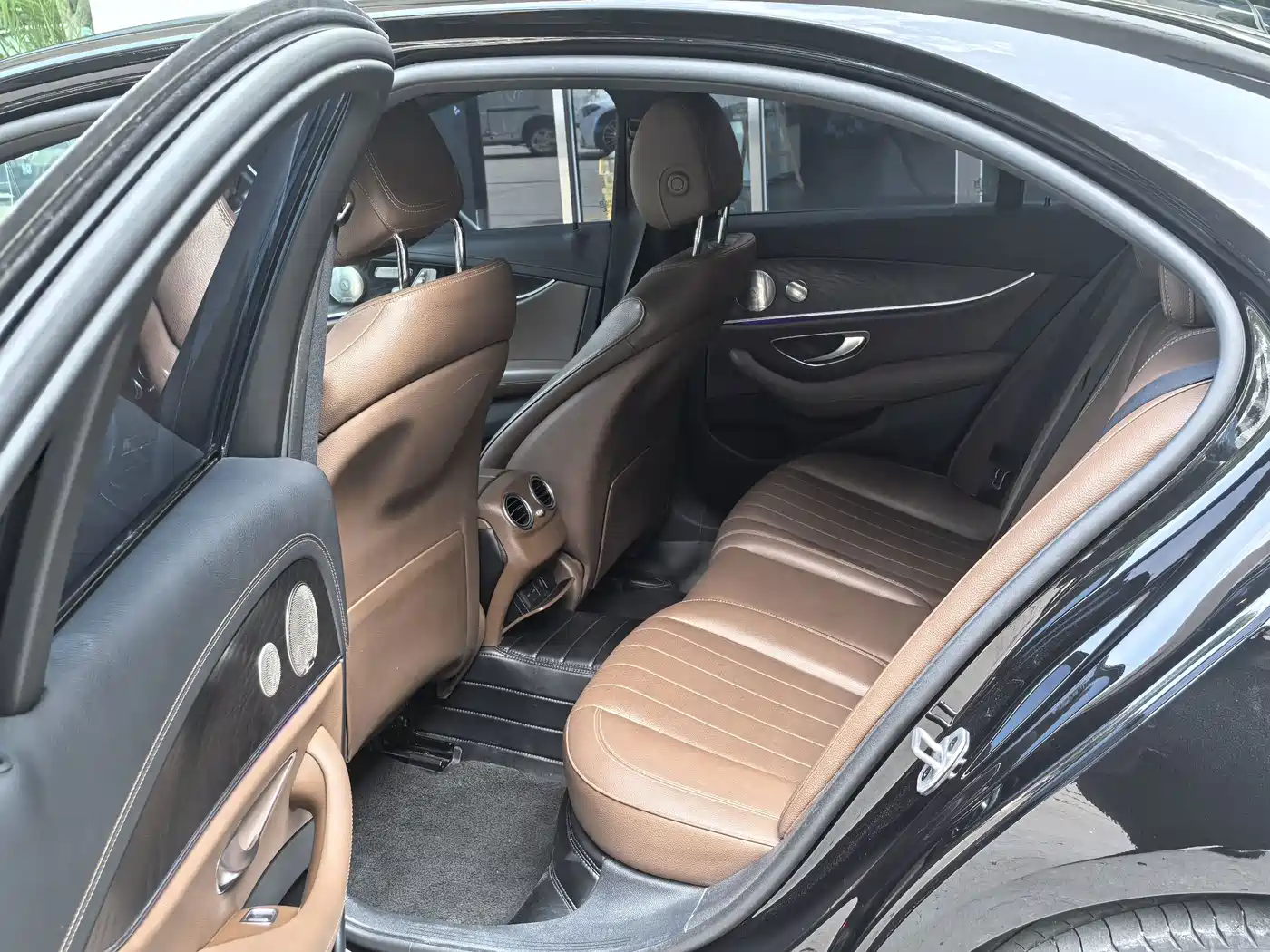 Mercedes-Benz E-Class id 4622303 из Китая 17