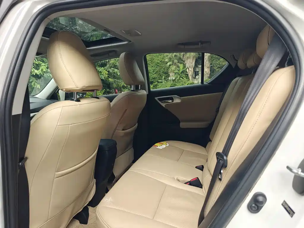 Lexus CT — миниатюра 7