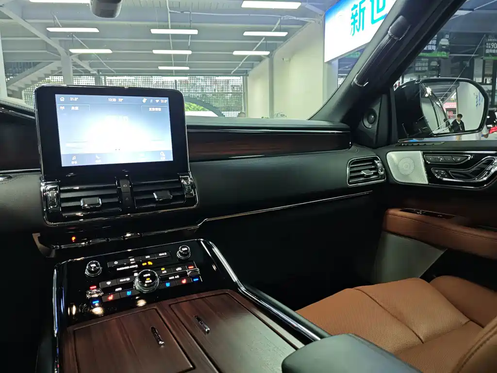 Lincoln Navigator — миниатюра 14