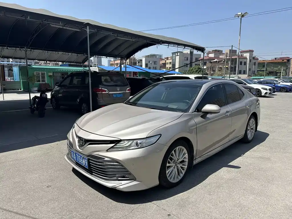 TOYOTA CAMRY