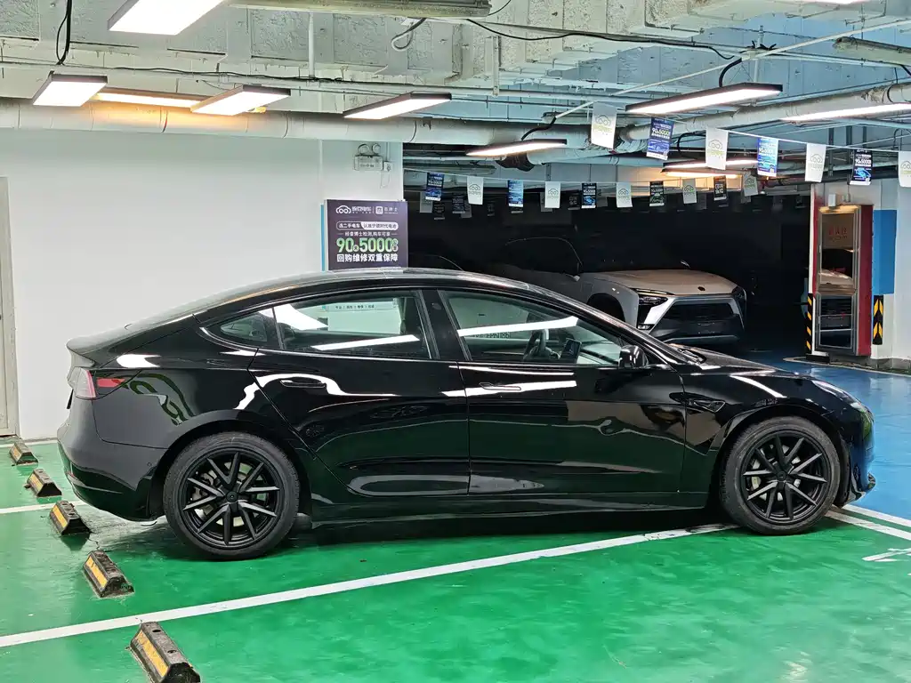 Tesla Model 3 — миниатюра 6
