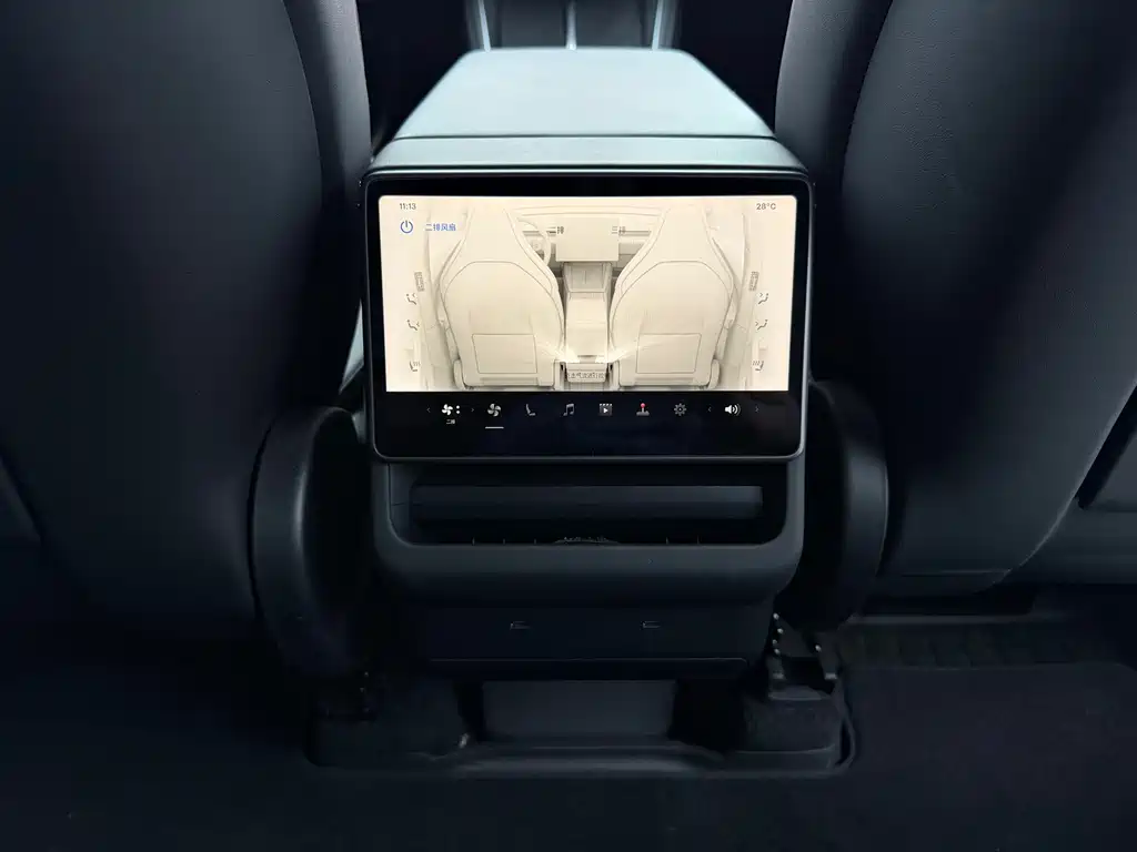 Tesla Model Y L — миниатюра 17