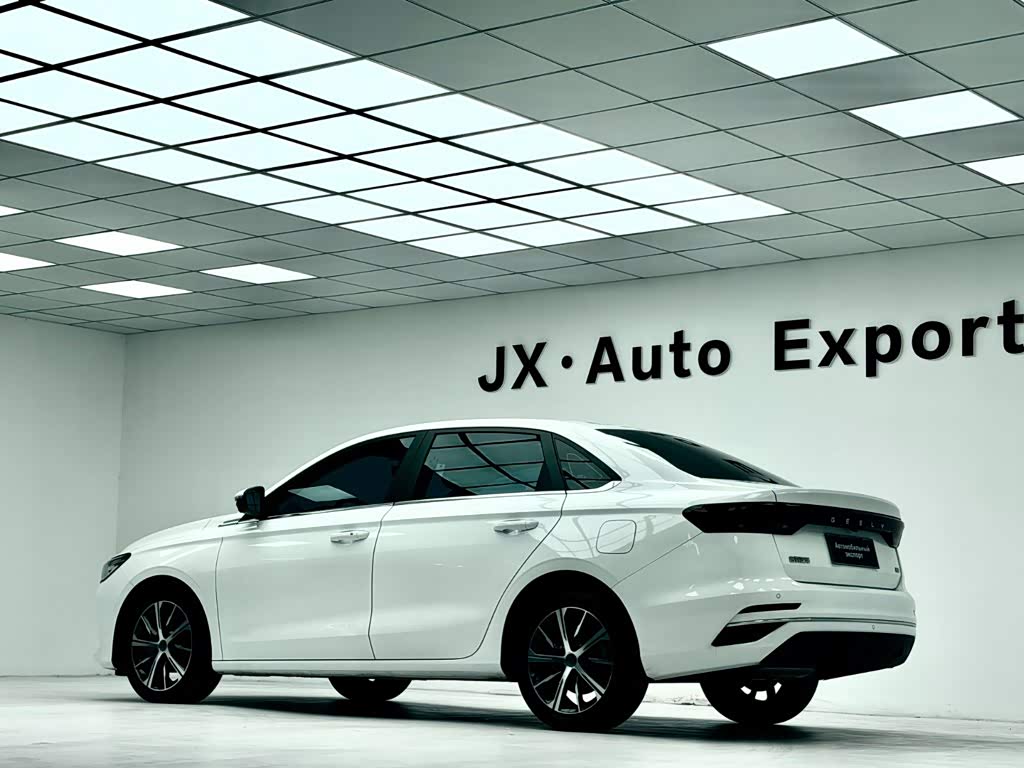 Geely Emgrand 1.5 л 2022 г. Белый, пробег 14000 км