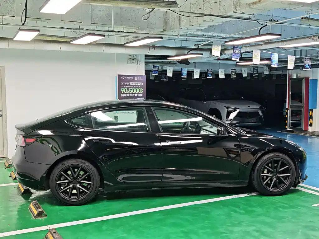 Tesla Model 3 — миниатюра 2