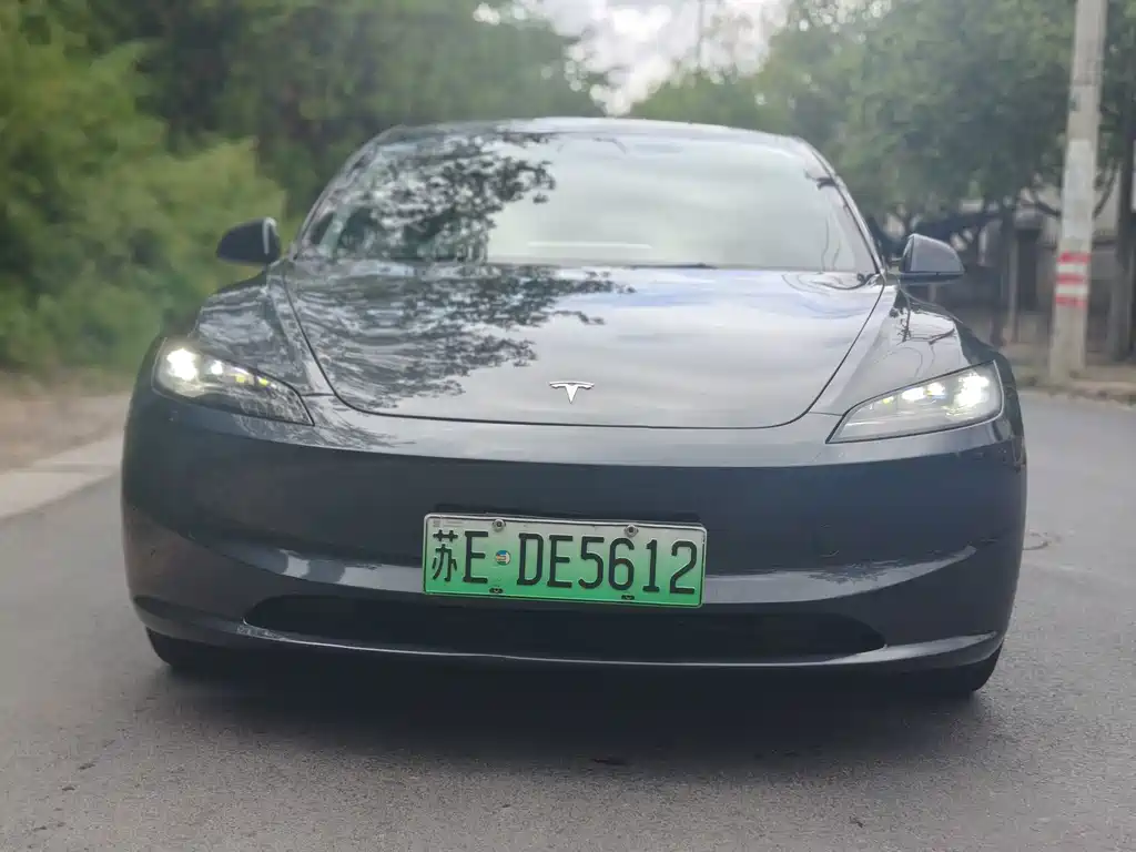 Tesla Model 3 — миниатюра 2