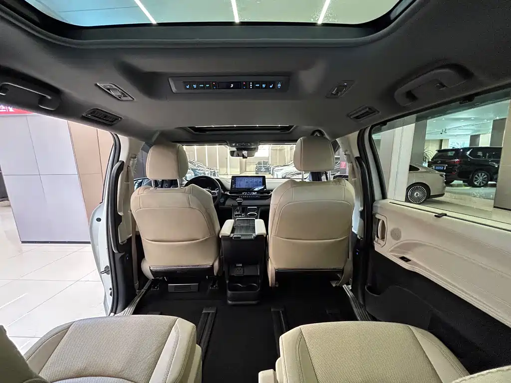 Toyota Granvia — миниатюра 20