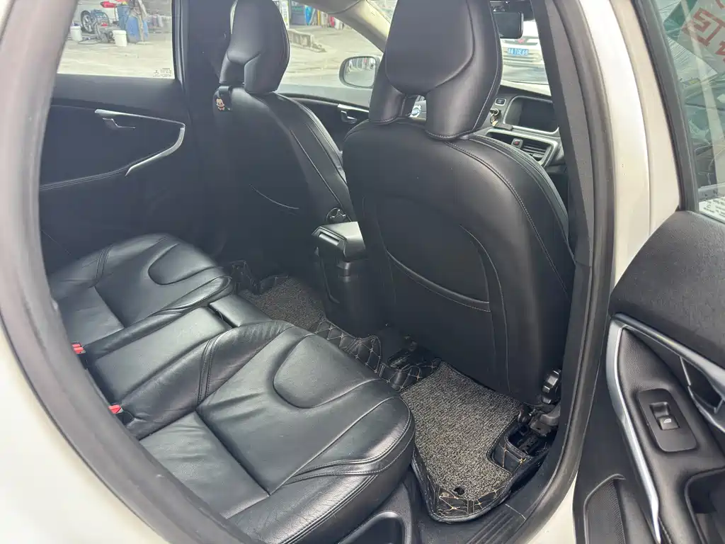 Volvo V40 — миниатюра 14