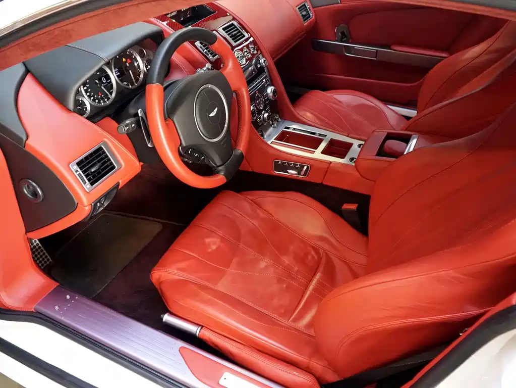 Aston Martin DB9 — миниатюра 5