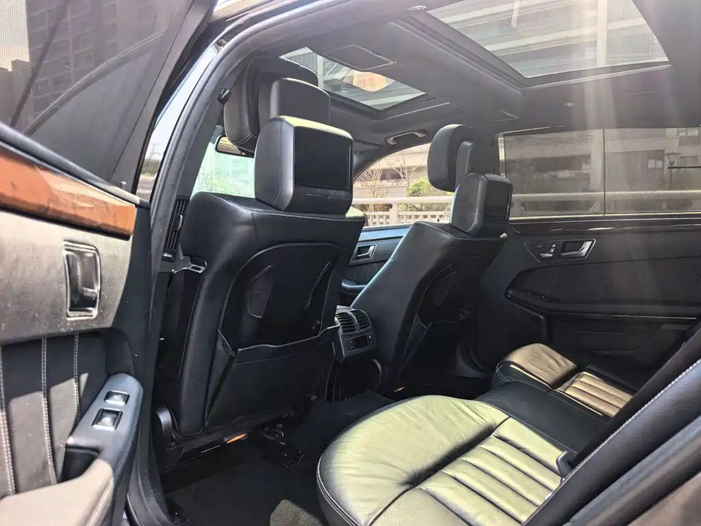 Mercedes-Benz E-Class — миниатюра 8