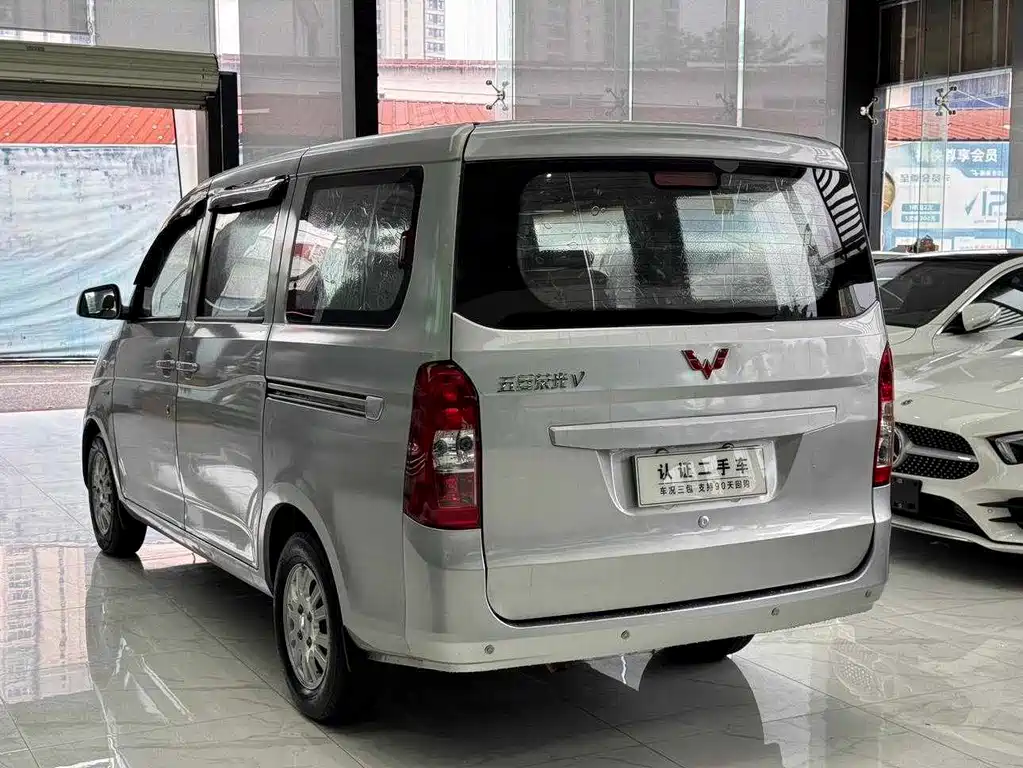 Wuling Rongguang V — миниатюра 4