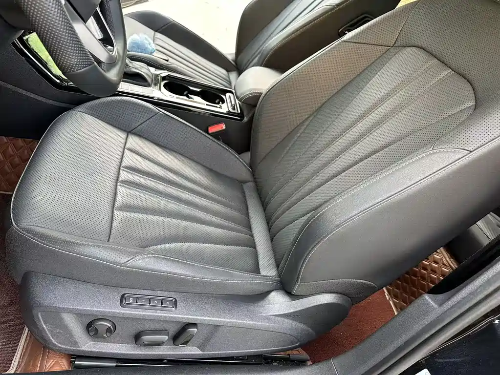Volkswagen Passat 2025 380TSI