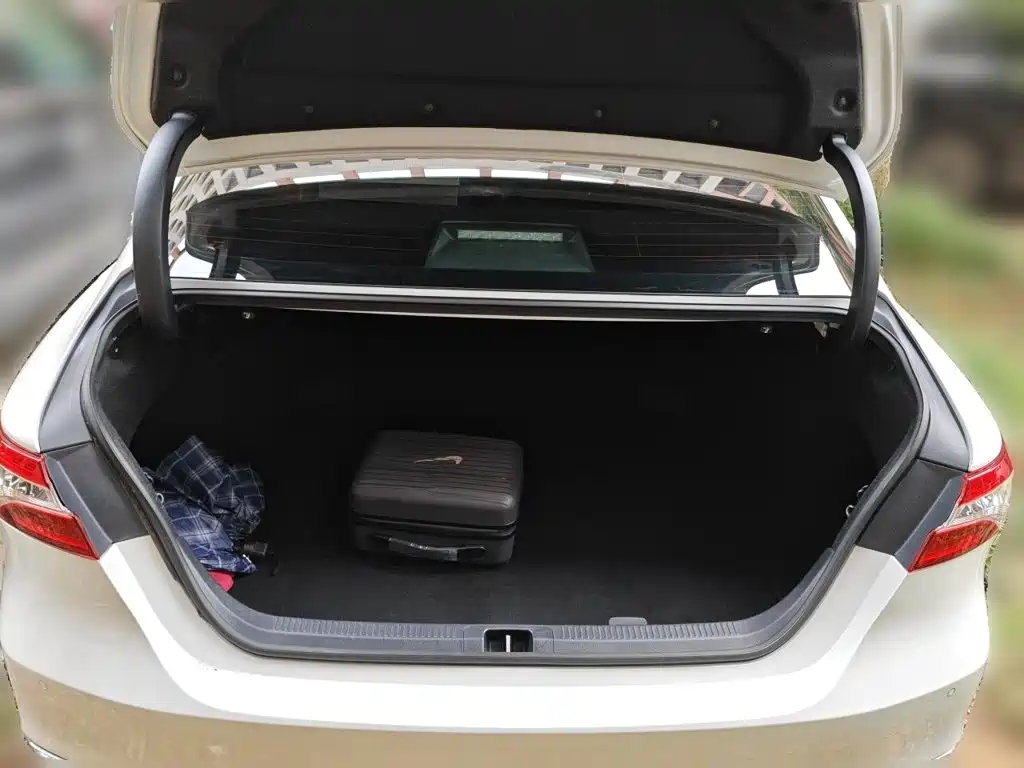 Toyota Camry — миниатюра 10