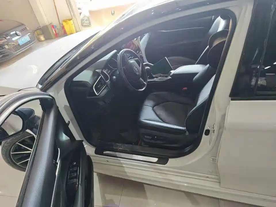Toyota Camry — миниатюра 5