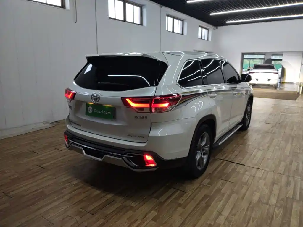 Toyota Highlander 2015 2.0T Luxury 7 мест