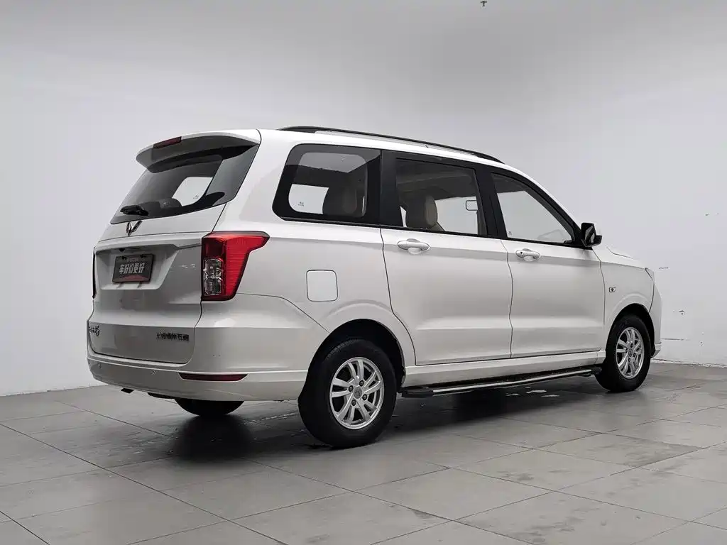 Wuling Hongguang — миниатюра 2