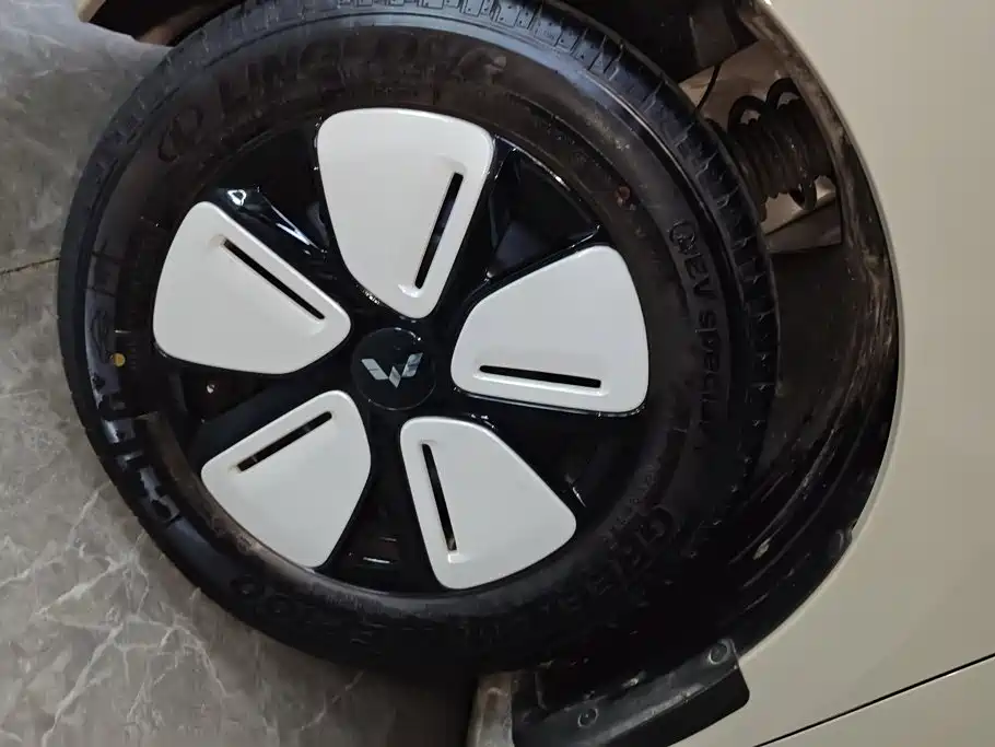 Wuling MINIEV — миниатюра 6